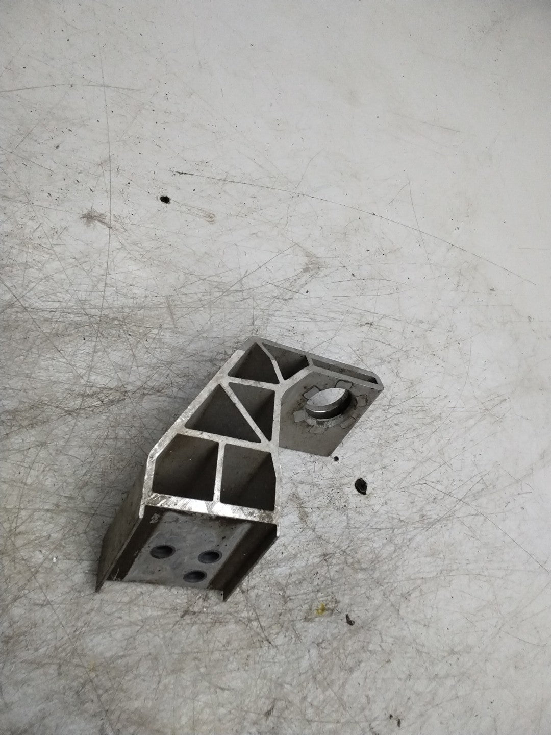 MERCEDES BENZ  C-CLASS W205 RADIATOR SUPPORT BRACKET LEFT FMR165