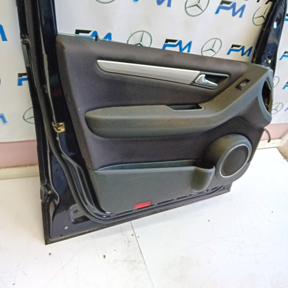 MERCEDES BENZ B CLASS W245 PASSENGER SIDE REAR DOOR ( NEAR SIDE REAR ) FM012