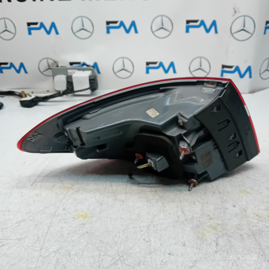 MERCEDES BENZ  GLC W253 DRIVER SIDE RIGHT REAR TAIL LIGHT 2016 FMT308