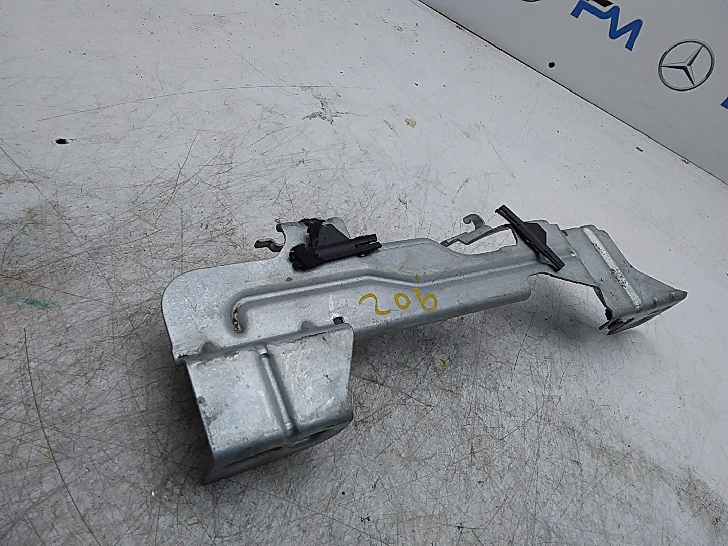 MERCEDES C-CLASS W206 CAR WINDOW MOTOR MOUNT A2066911200 FMR285