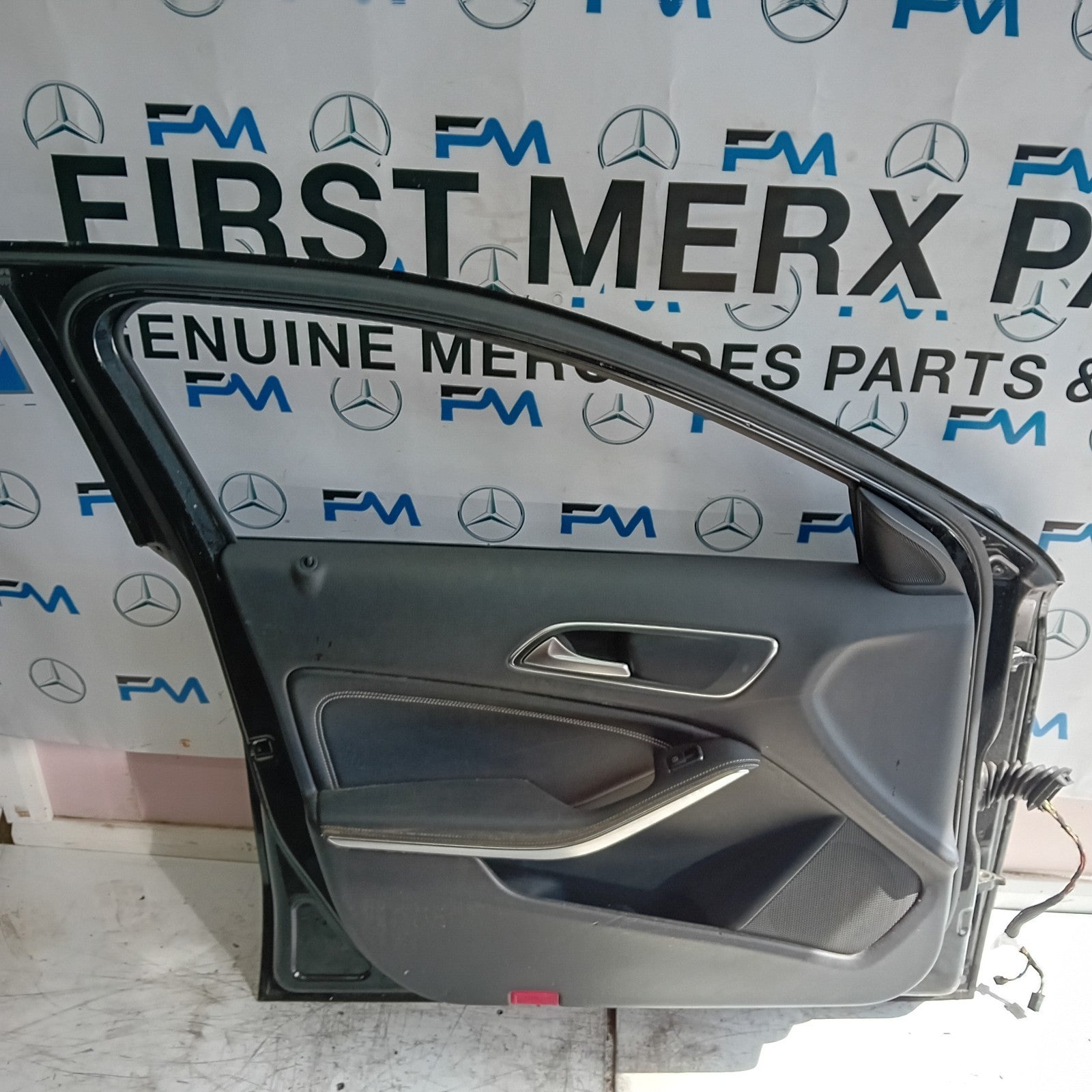 MERCEDES GLA X156 PASSENGER FRONT DOOR NSF BLACK 2014-19 COMPLETE FMD221