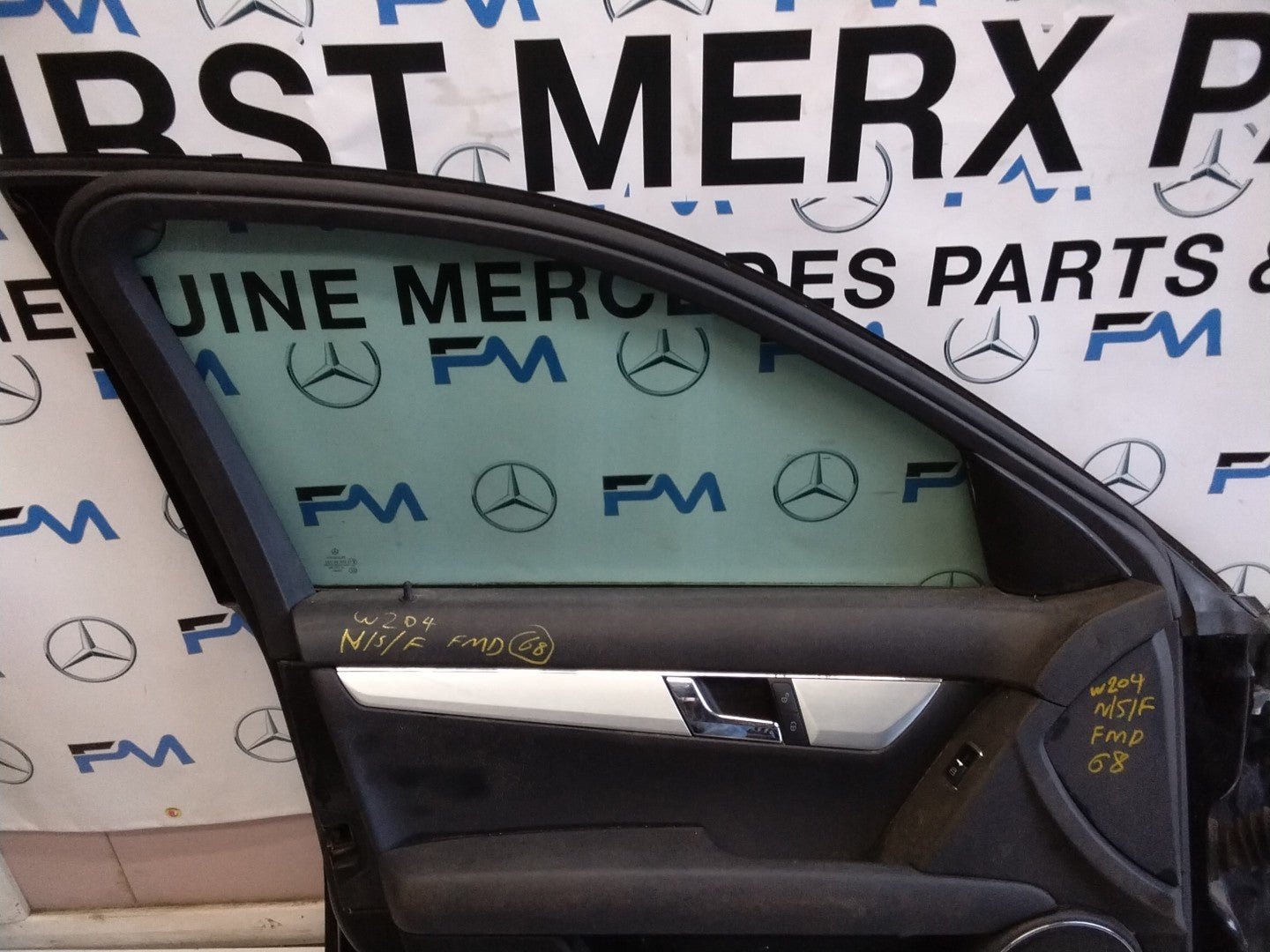MERCEDES BENZ C-CLASS W204 PASSENGER SIDE FRONT DOOR N/S/F COMPLETE BLACK FMD68