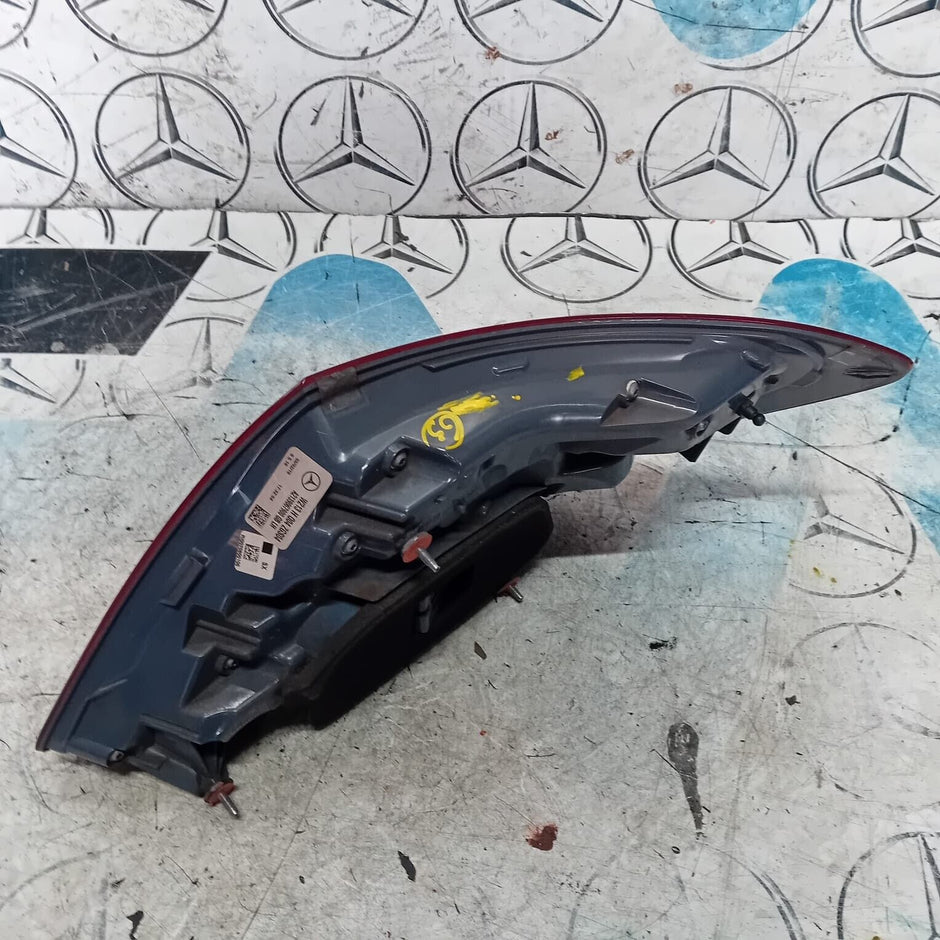 MERCEDES BENZ E-CLASS W213 E63 PASSENGER SIDE (NEAR SIDE) REAR LIGHT A2139067900