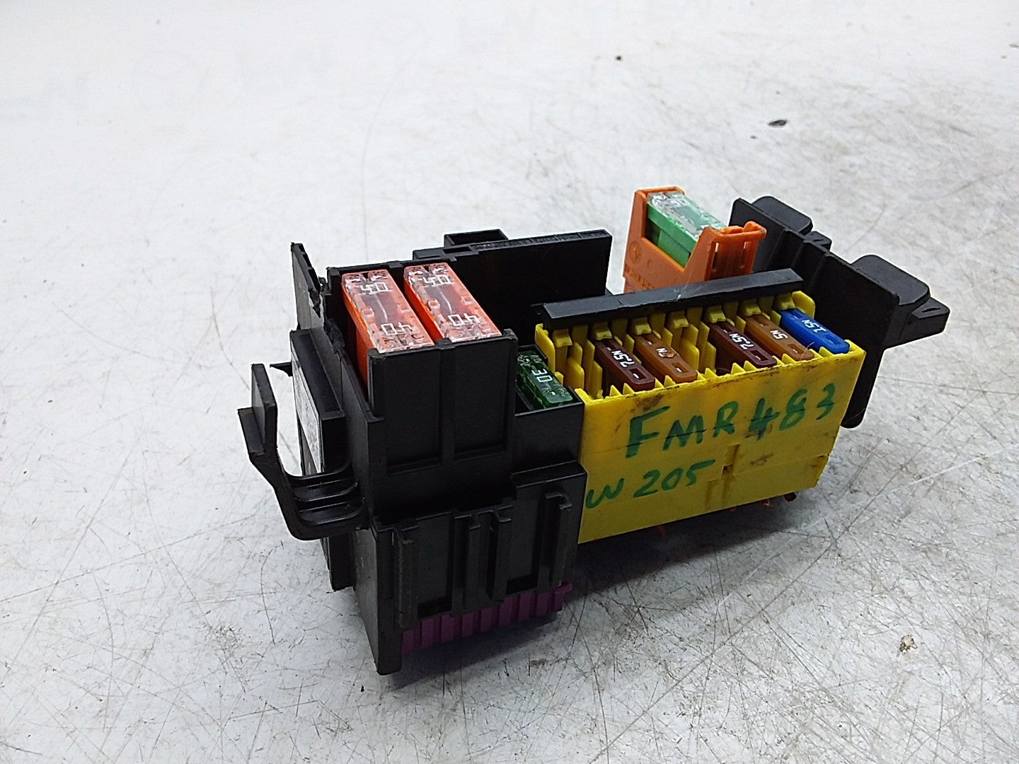 MERCEDES BENZ  C-CLASS W205  FUSE BOX RELAY BOX A2059067200 FMR483