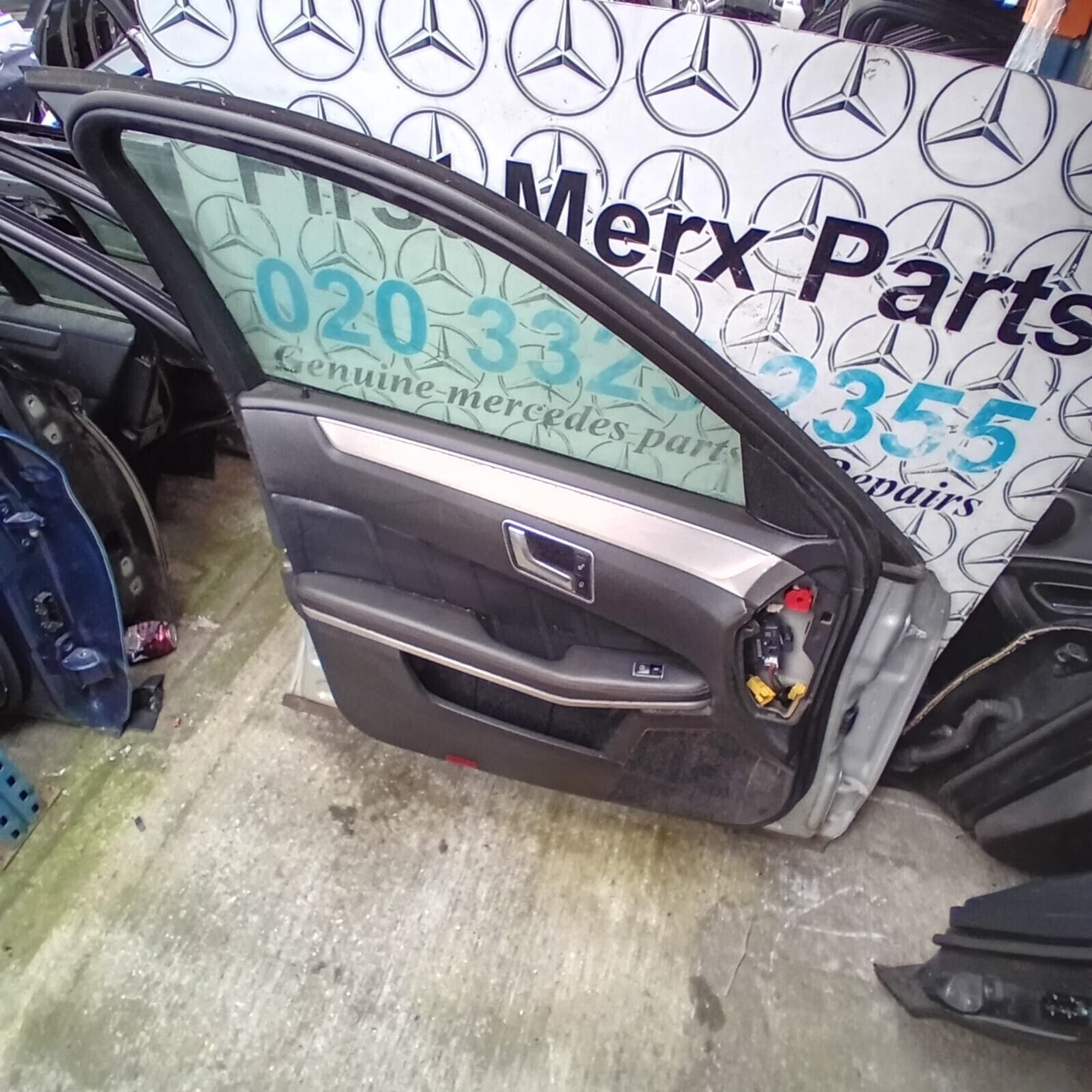 MERCEDES BENZ E-CLASS  W212  PASSENGER SIDE FRONT DOOR ( NEAR SIDE FRONT )