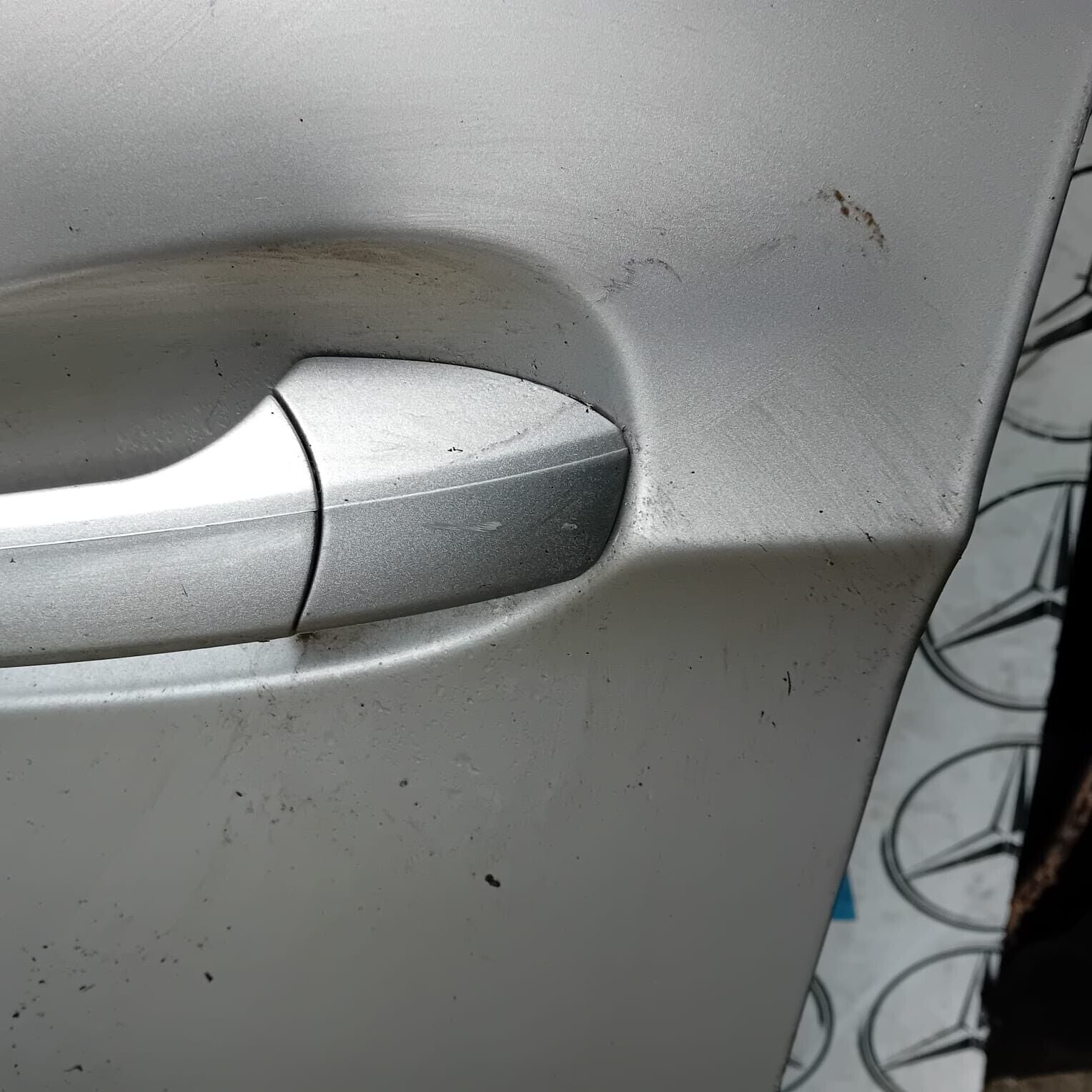 MERCEDES BENZ E-CLASS  W212  PASSENGER SIDE FRONT DOOR ( NEAR SIDE FRONT )