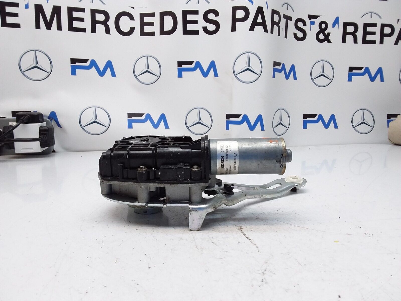Mercedes C-CLASS W205 TAILGATE LIFT SOFT CLOSE 0390204 124 FM00598
