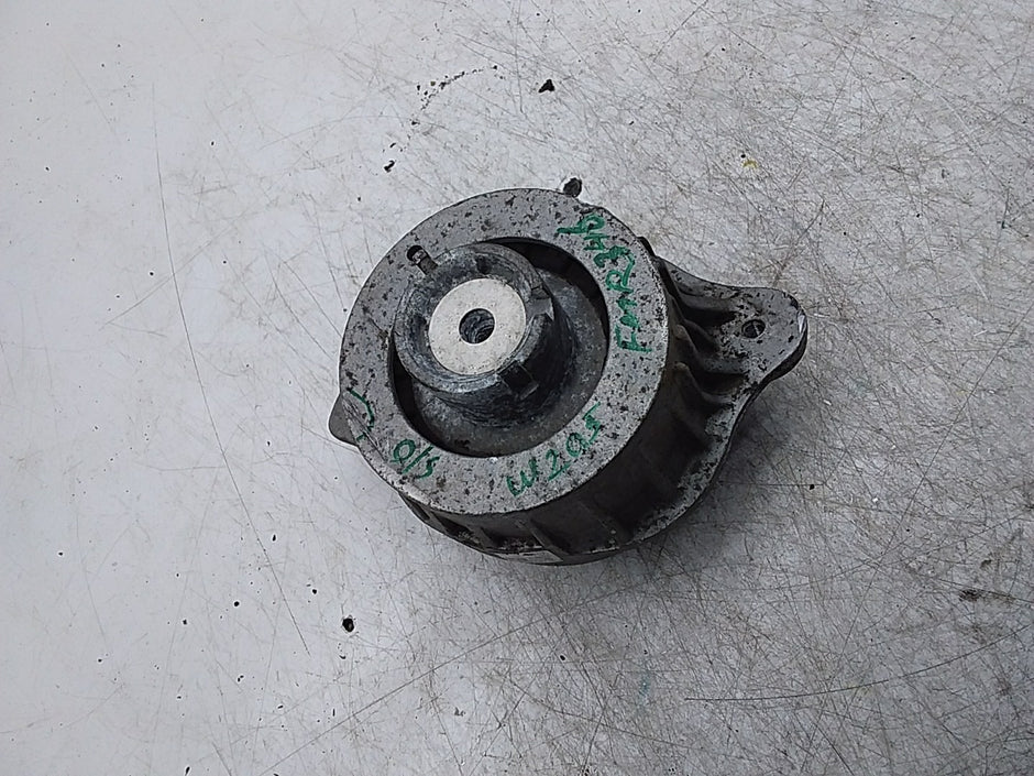 MERCEDES BENZ C-CLASS  W205  ENGINE MOUNT RIGHT OS A2052406717 FMR346