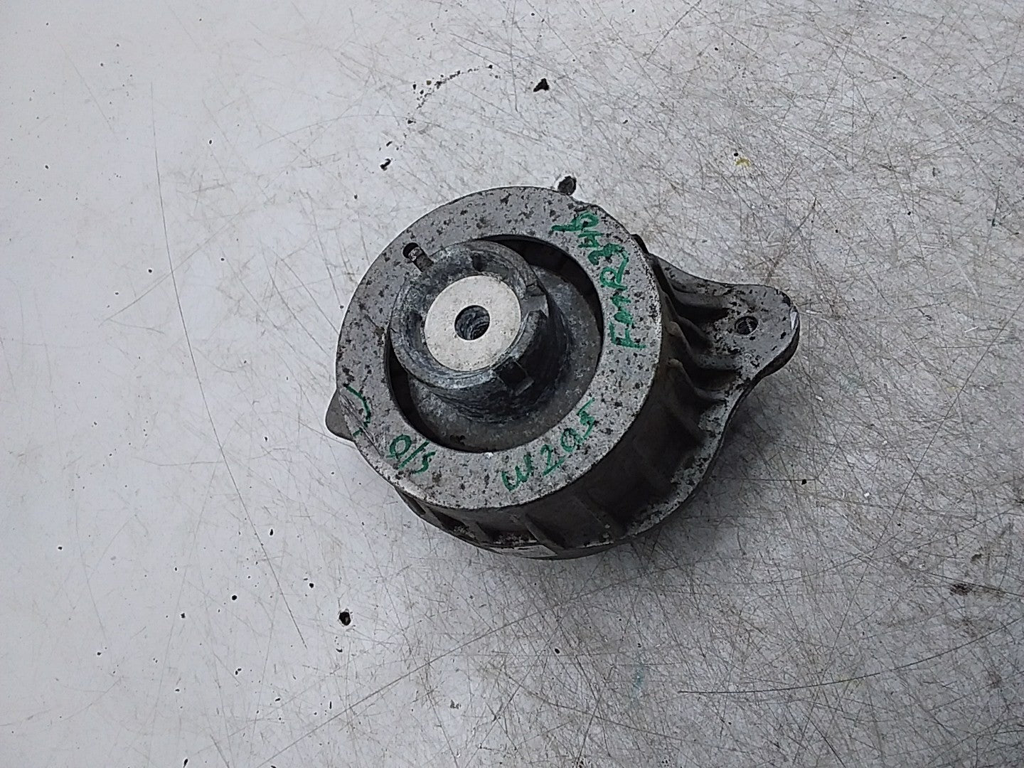 MERCEDES BENZ C-CLASS  W205  ENGINE MOUNT RIGHT OS A2052406717 FMR346