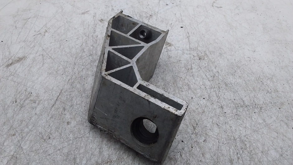 MERCEDES BENZ  C-CLASS  RADIATOR MOUNTING BRACKET LEFT SIDE A2055014120 FMR404