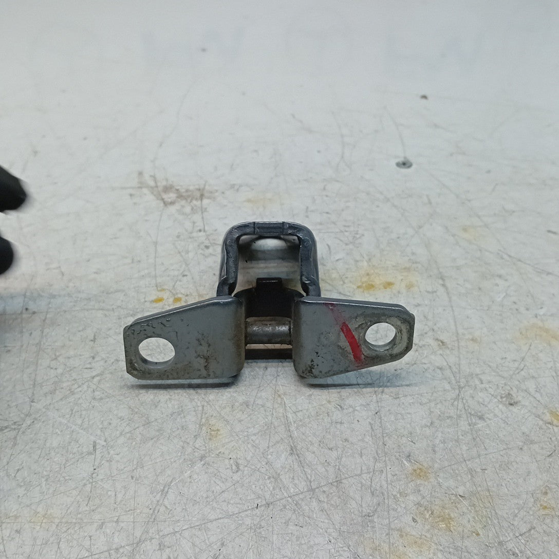 MITSUBISHI OUTLANDER MK3  FRONT DOOR HINGE PANEL E1 A046834 FM001643