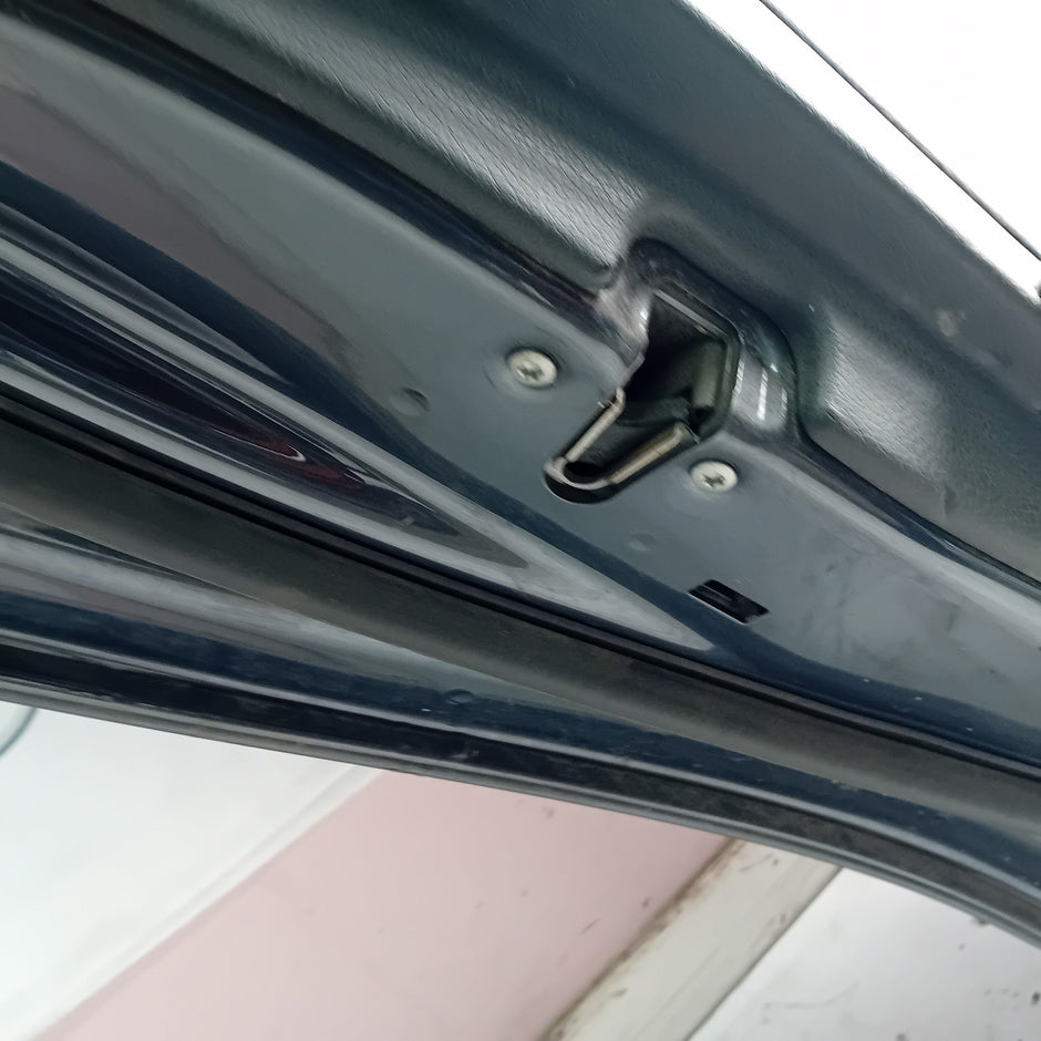 MERCEDES BENZ C-CLASS W205 PASSENGER SIDE REAR DOOR N/S/R GREY FMD122