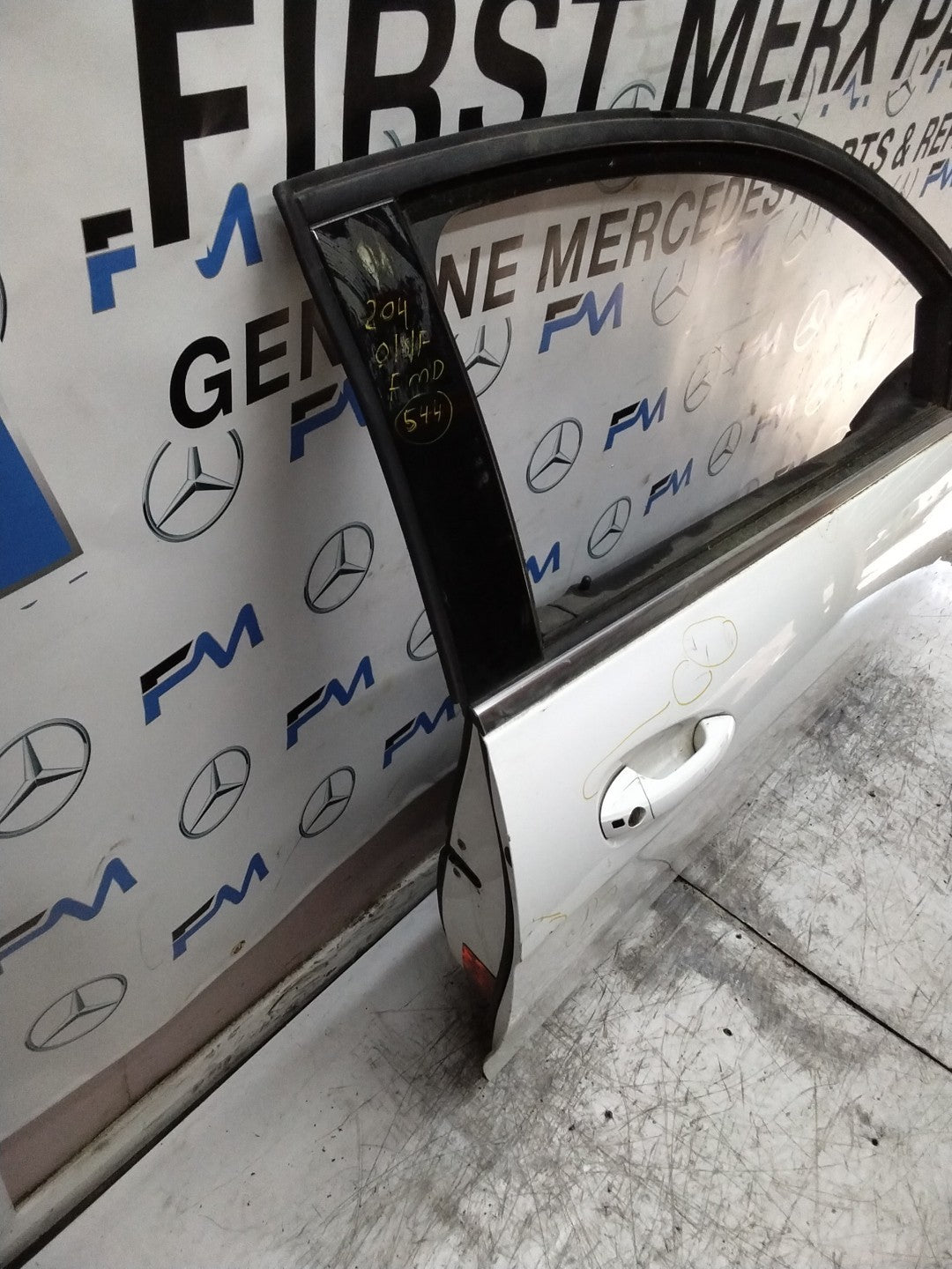 MERCEDES C-CLASS W204 SLN DRIVER FRONT DOOR OSF WHITE 2008-14 COMPLETE FMD544