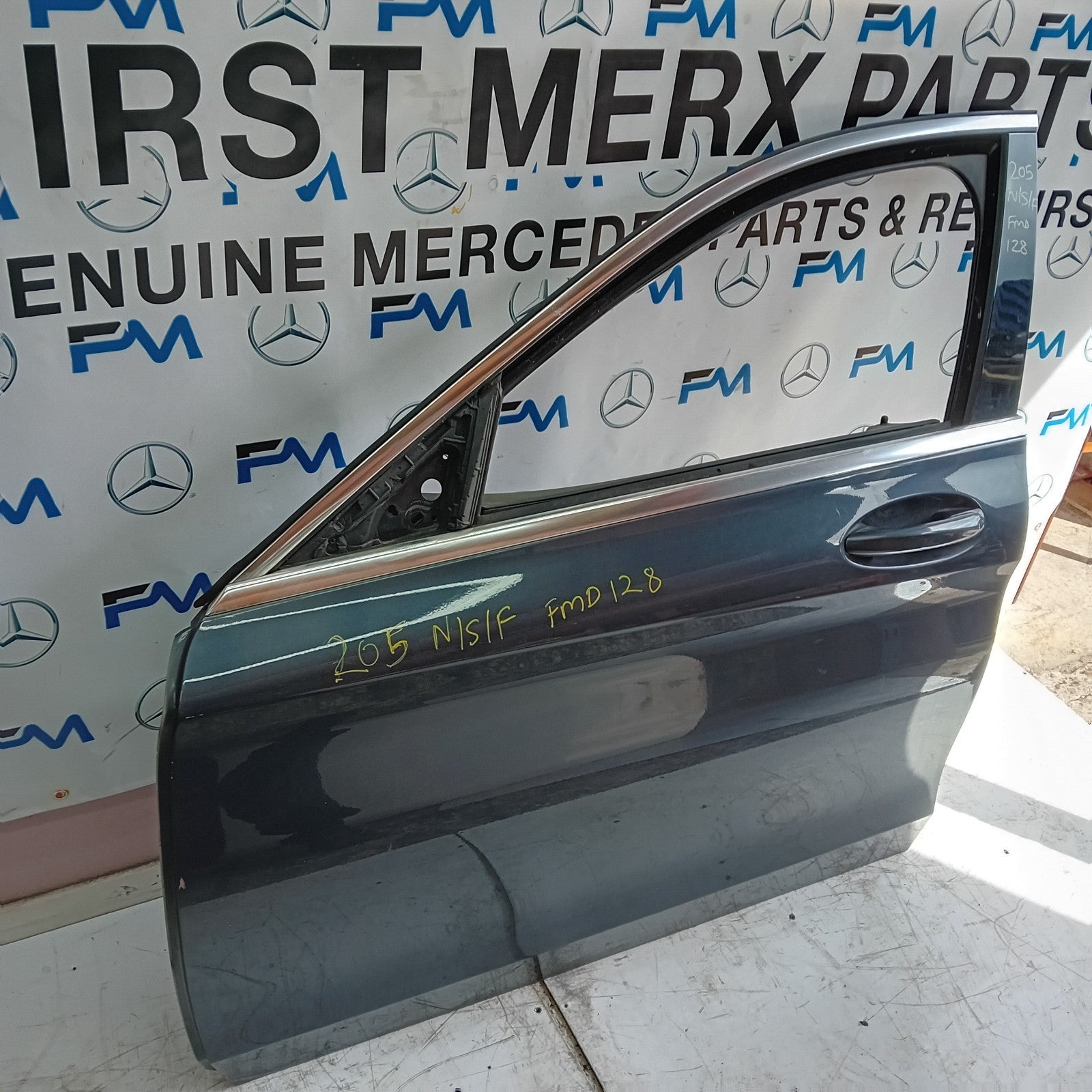 MERCEDES BENZ C-CLASS W205 PASSENGER SIDE FRONT DOOR N/S/F COMPLETE FMD128