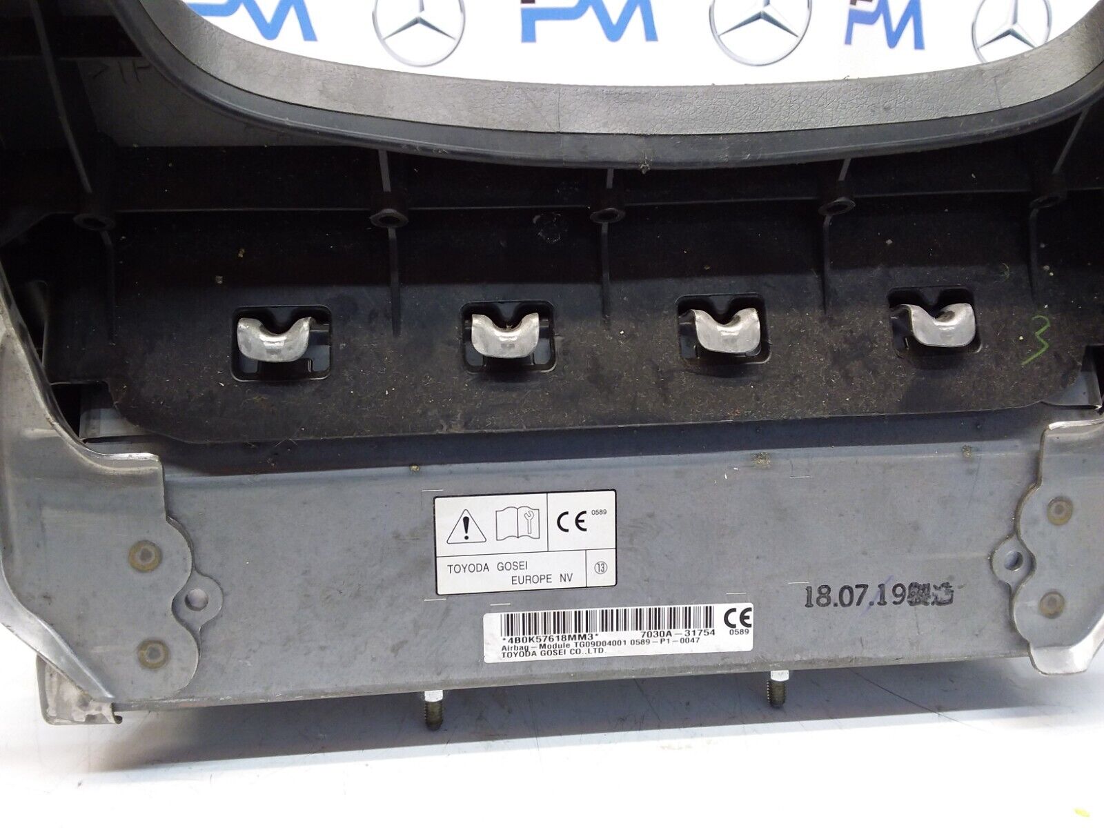MITSUBISHI OUTLANDER MK3 KNEE AIR SRS BAG RIGHT DRIVER SIDE 7030A-317534 FM00311