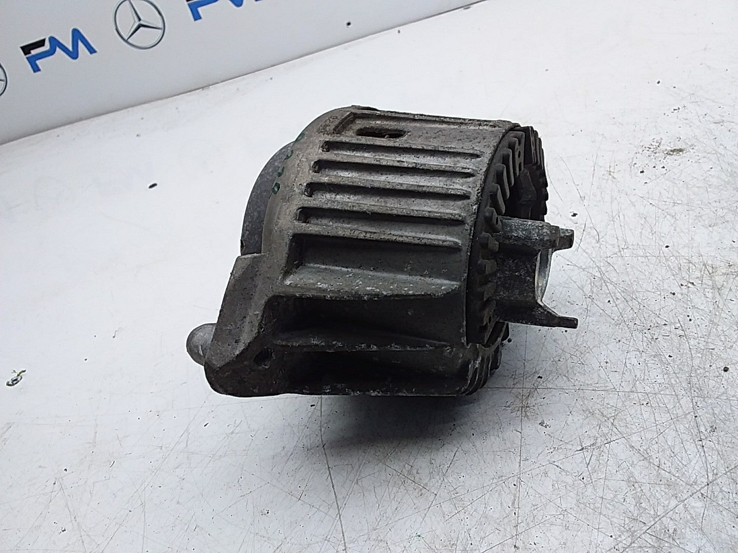 MERCEDES BENZ  E-CLASS W212  ENGINE MOUNT RIGHT OS A2122404217 FMR328