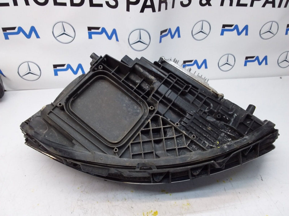 2016 MERCEDES A-CLASS W177 HEADLIGHT PASSENGER NS A1779064903 FMH142 (Damaged)