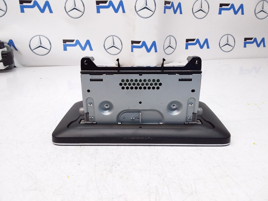 MERCEDES C-CLASS W205 2016 SAT NAV MULTIMEDIA SCREEN A2059002211 FM00662
