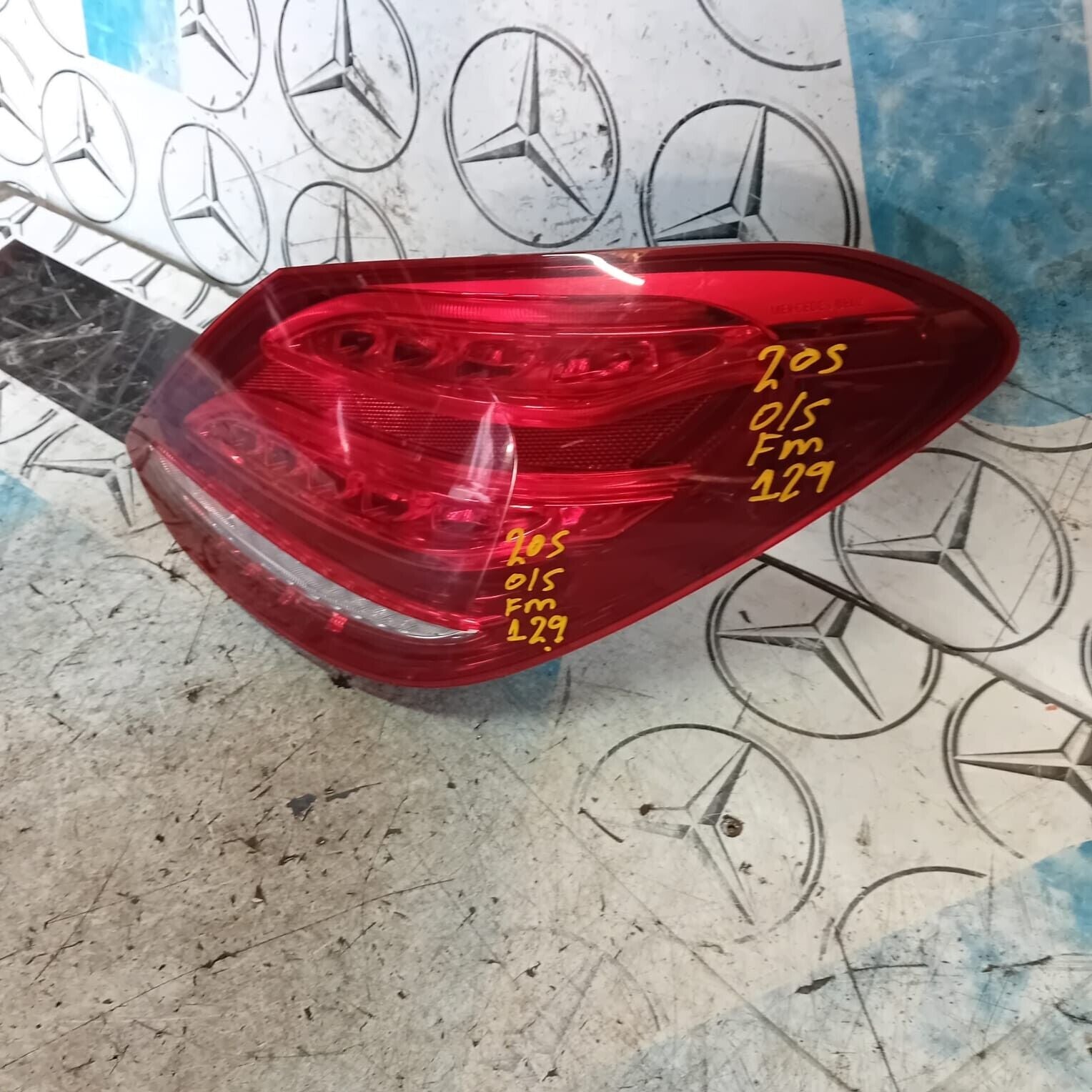 MERCEDES BENZ C-CLASS W205 SALOON REAR DRIVER SIDE ( OFF SIDE ) TAIL LIGHT
