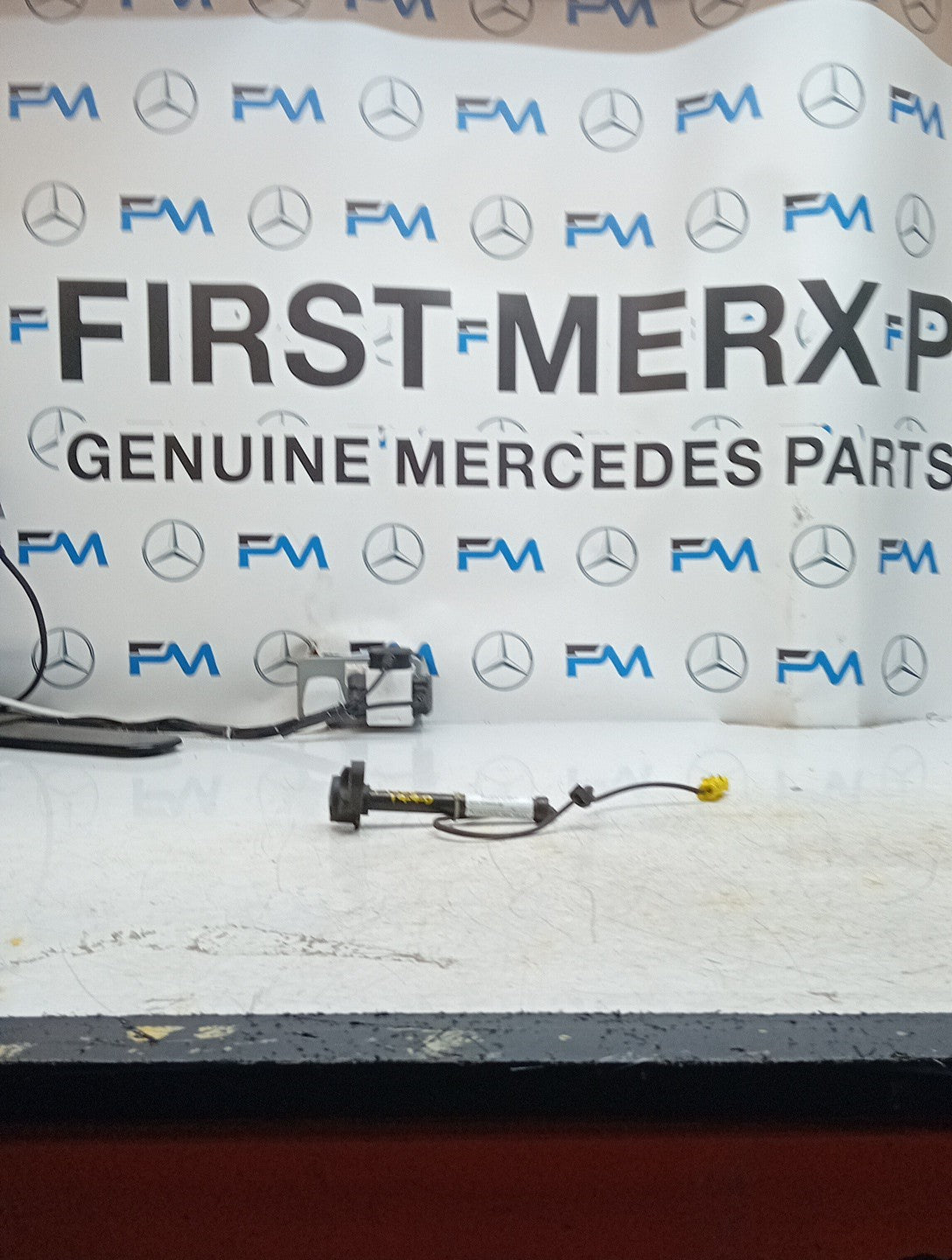 MERCEDES E-CLASS W213 BONNET PEDESTRIAN ACTUATOR A2139062201 2017 FM001440