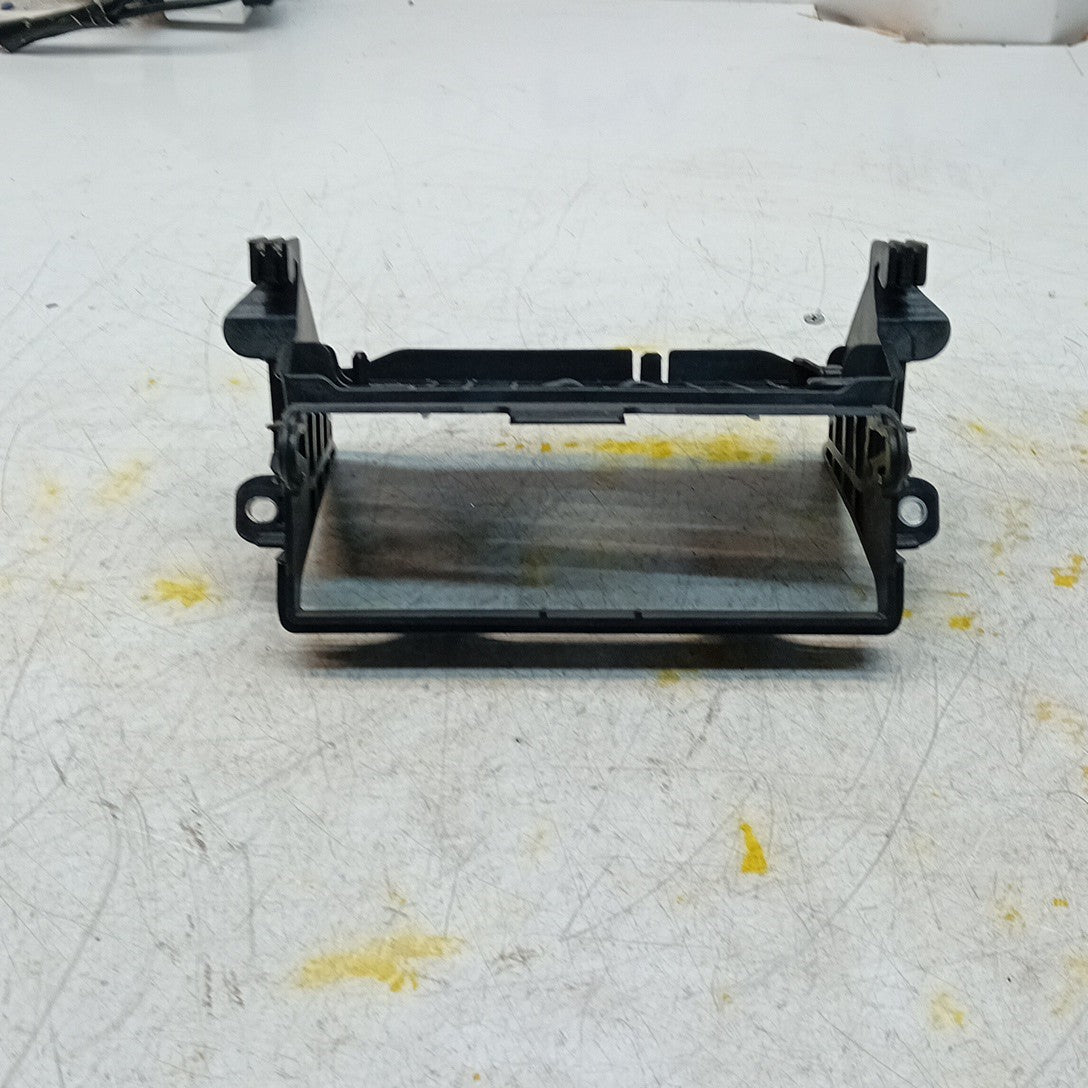 MERCEDES BENZ E-CLASS W213 RADIO STEREO HEAD UNIT BRACKET A2135455900  FM001310