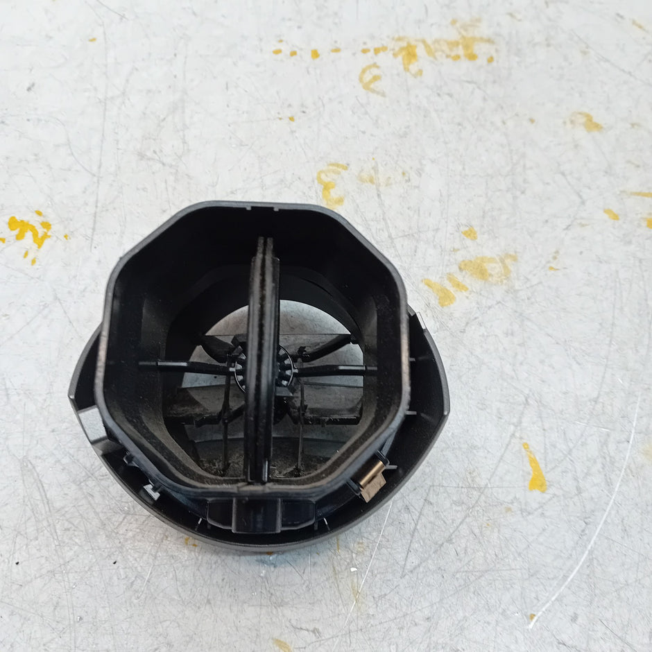 MERCEDES C-CLASS W205 DASHBOARD AIR VENT DRIVER SIDE 2014 A2058304400 FM001178