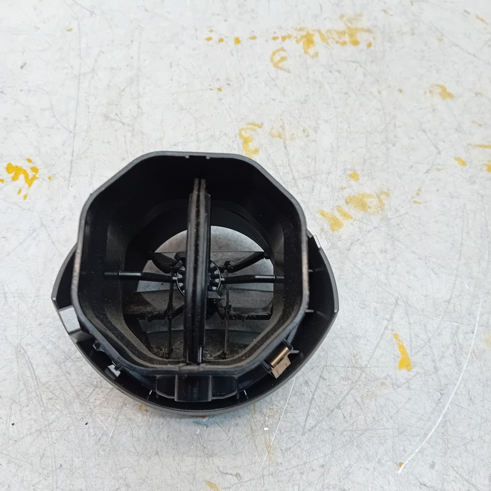 MERCEDES C-CLASS W205 DASHBOARD AIR VENT DRIVER SIDE 2014 A2058304400 FM001178