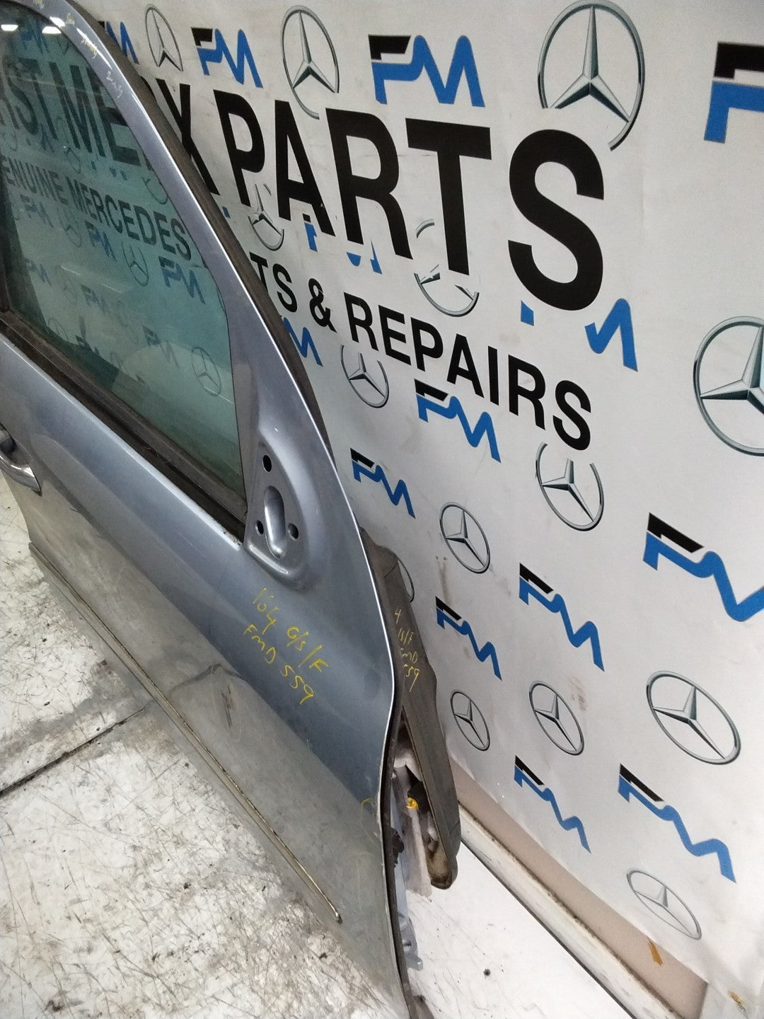 MERCEDES M-CLASS W164  DRIVER FRONT DOOR OSF  2005-2011 SILVER  FMD559