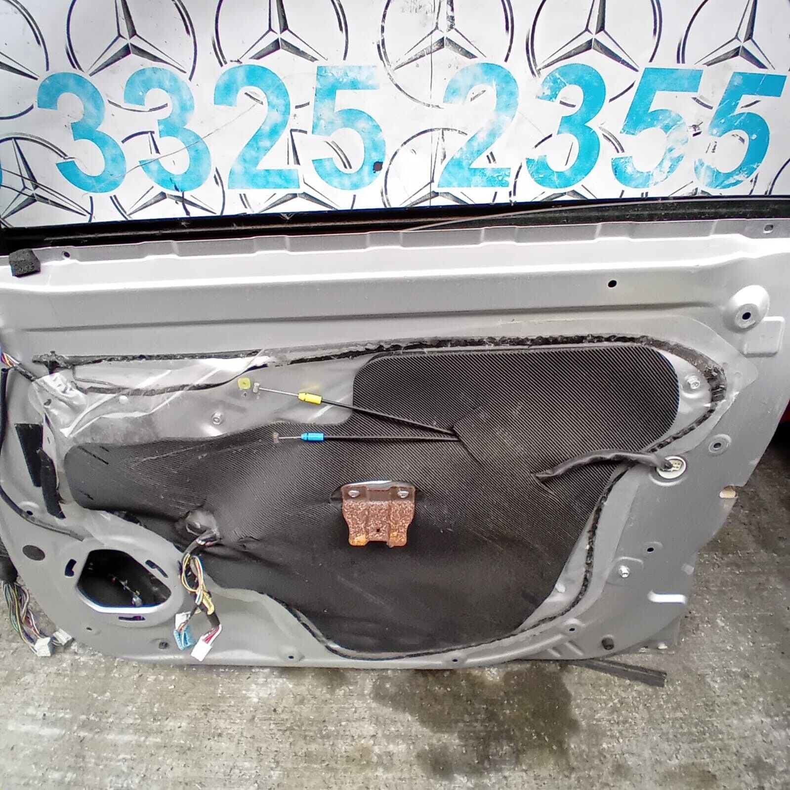 MITSUBISHI OUTLANDER DRIVER SIDE FRONT DOOR ( OFF SIDE FRONT )
