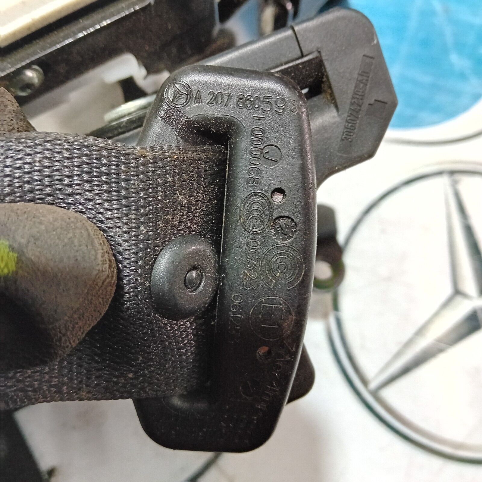 MERCEDES E CLASS SEAT BELT FRONT LEFT COUPE A2078605985  2009-2016