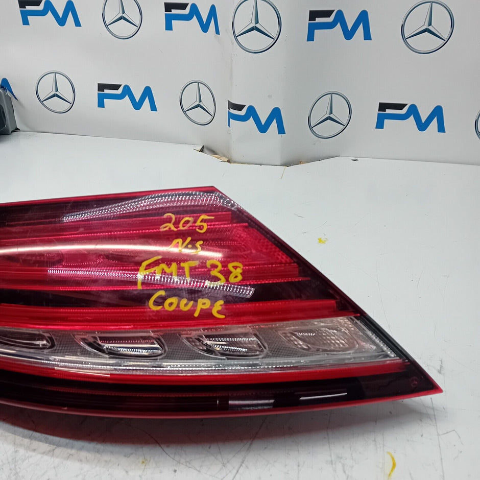 MERCEDES C-CLASS W205 COUPE 2018 REAR PASSENGER N/S TAIL LIGHT A2059063105 FMT38
