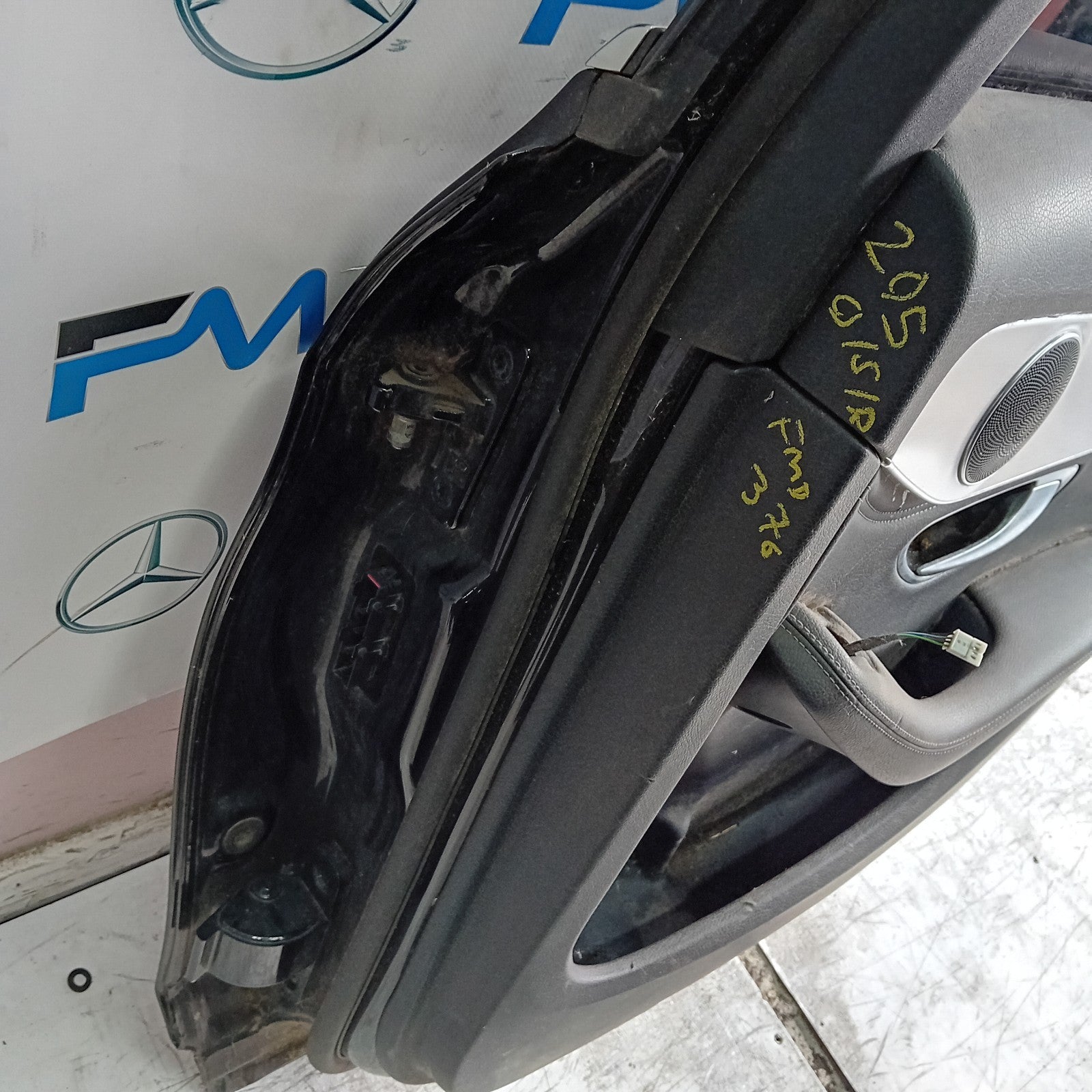 MERCEDES C-CLASS W205 SLN PASSENGER REAR DOOR NSR BLACK 2014 ON COMPLETE FMD376