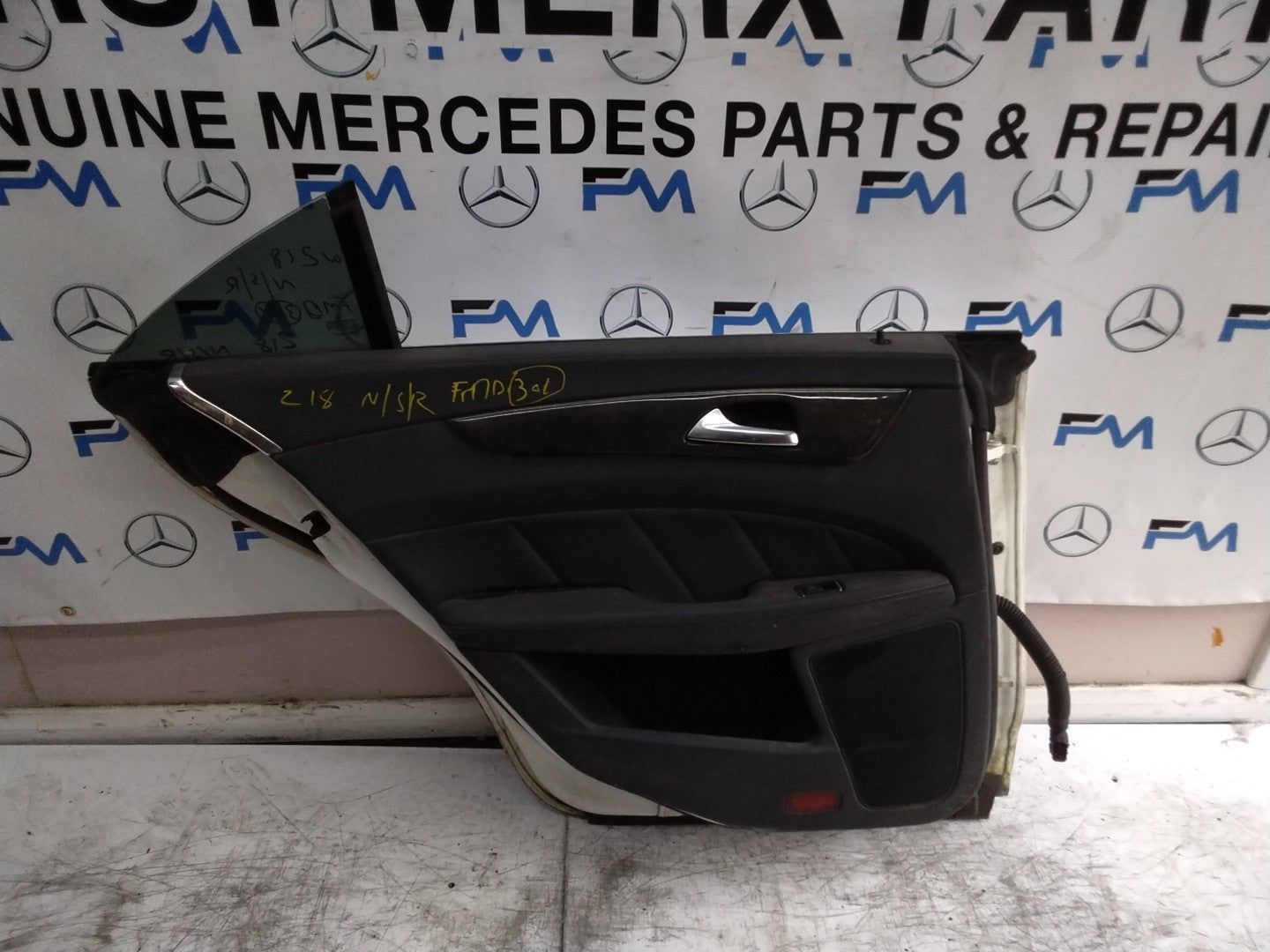 MERCEDES CLS W218  COUPE PASSENGER REAR DOOR NSR WHITE 2011-17 COMPLETE FMD301