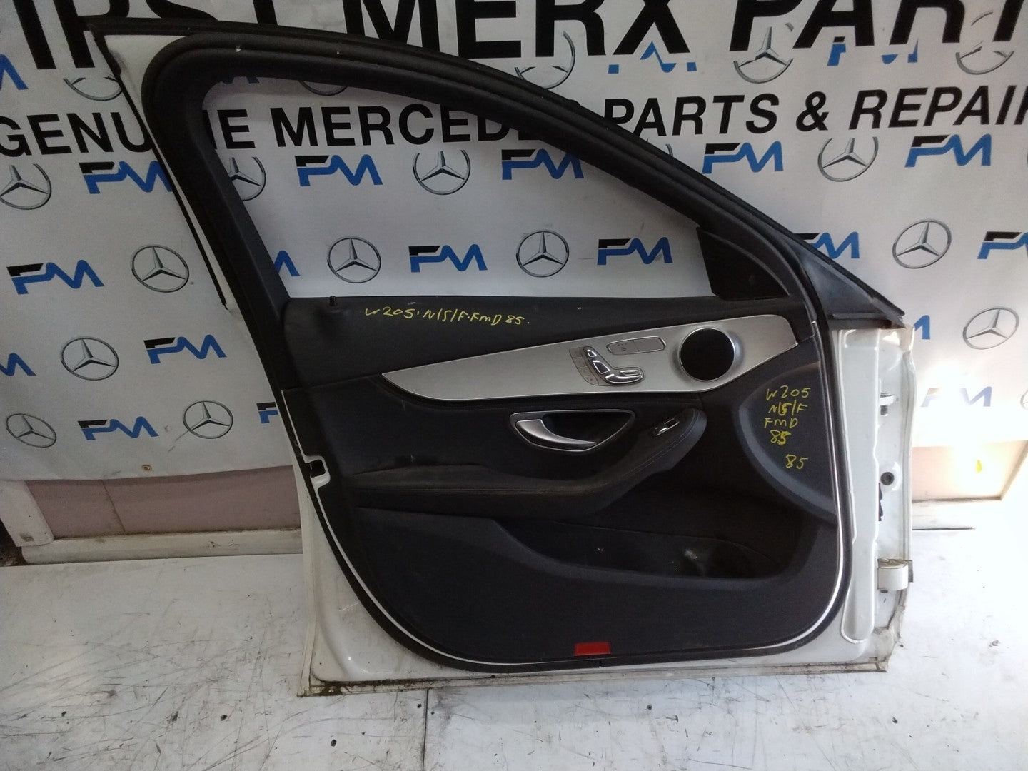 MERCEDES BENZ C-CLASS W205 PASSENGER SIDE FRONT DOOR N/S/F COMPLETE WHITE FMD85