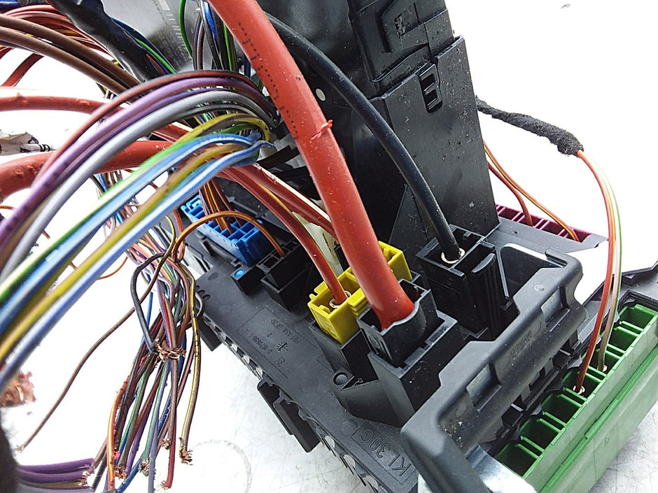 MERCEDES BENZ  E-CLASS W212  FUSE BOX RELAY BOX A2129009522 FMR481