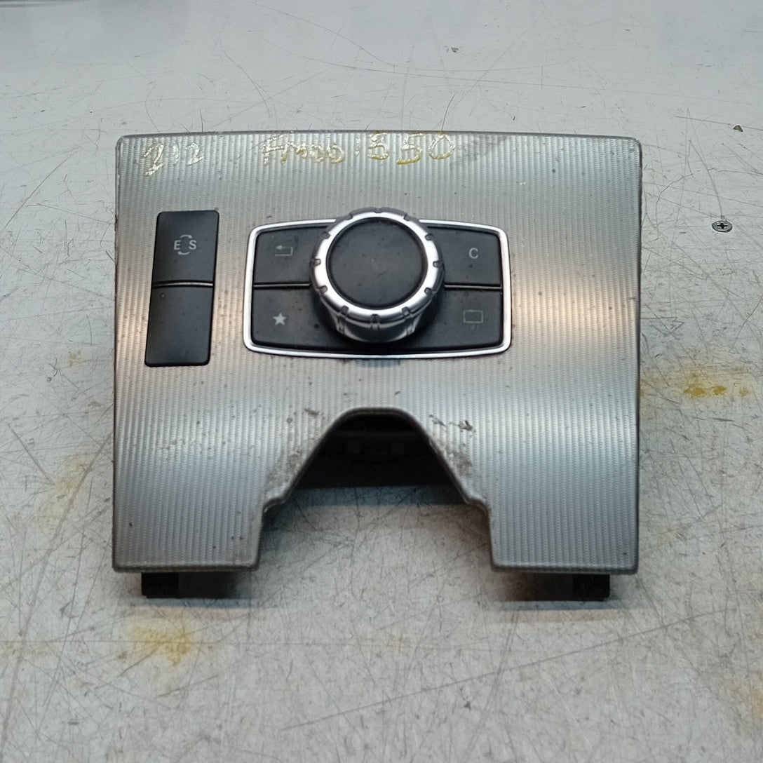 MERCEDES E CLASS W212  SAT NAV MULTIMEDIA  SWITCH A2126806993 2016 FM001550
