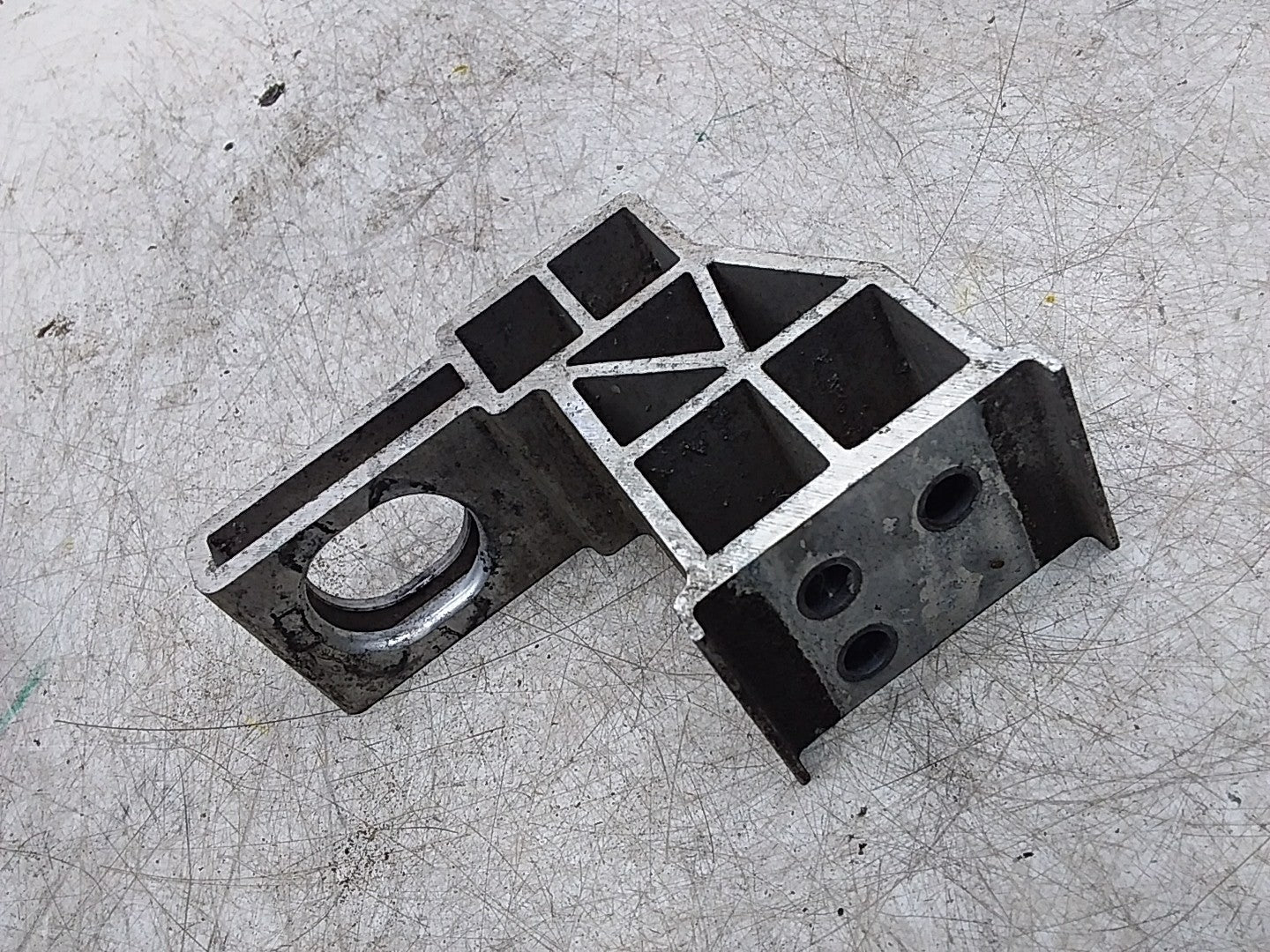 MERCEDES E-CLASS W213 RADIATOR SUPPORT BRACKET  FMR279