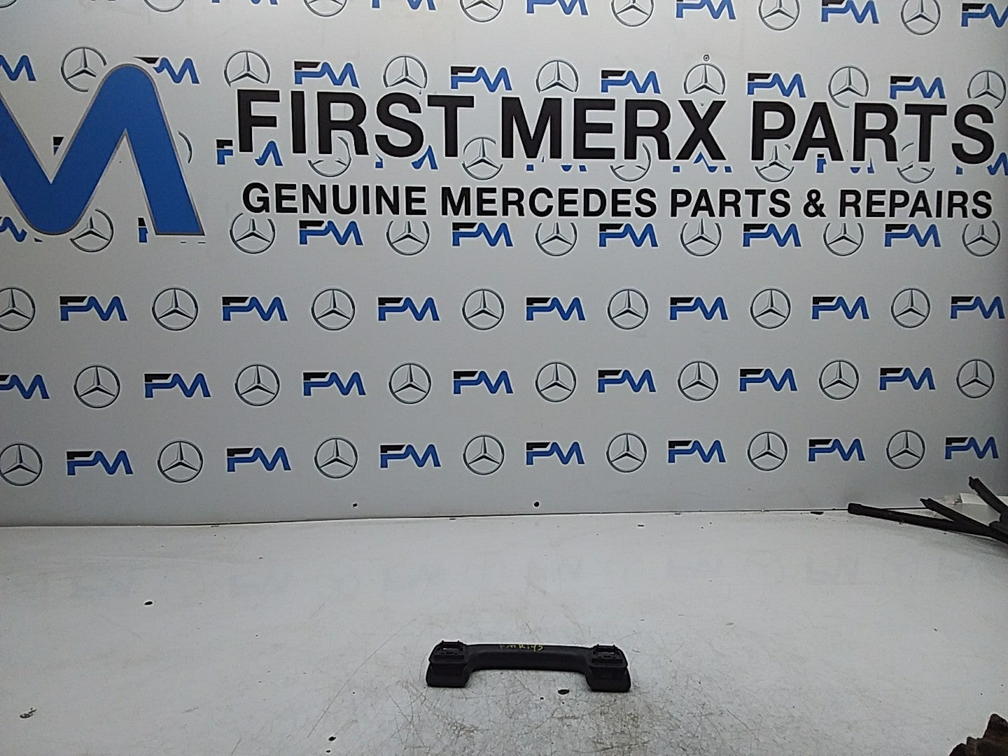 MERCEDES A-CLASS W206 REAR ROOF GRAB HANDLE PASSENGER SIDE  A0998150039 FMR195