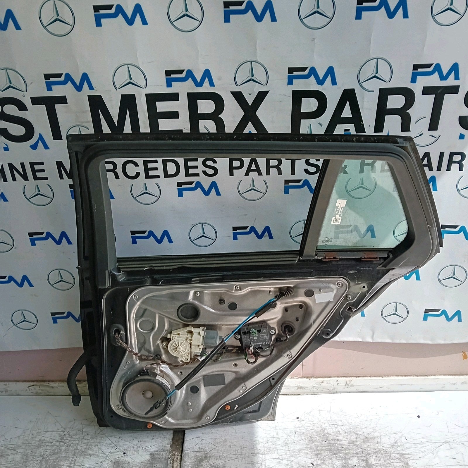 MERCEDES C-CLASS W204 EST DRIVER REAR DOOR OSR BLACK 2009-2014 FMD435