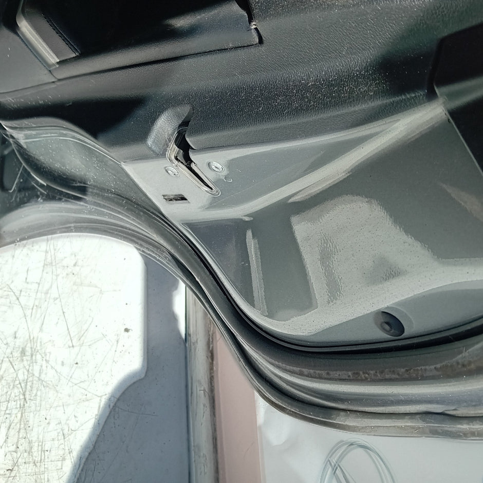 MERCEDES BENZ  E-CLASS W212 DRIVER REAR DOOR OSR GREY 2009-16 COMPLETE FMD196