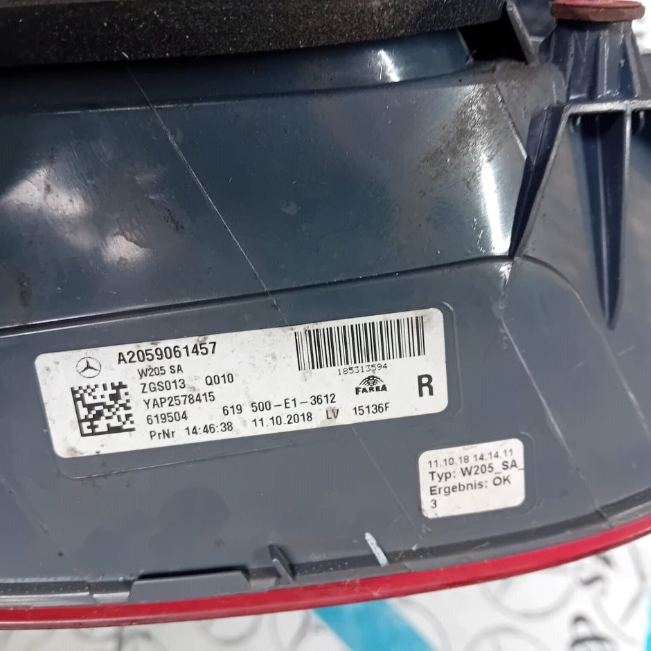 MERCEDES BENZ C-CLASS W205 DRIVER SIDE ( OFF SIDE ) TAIL LIGHT