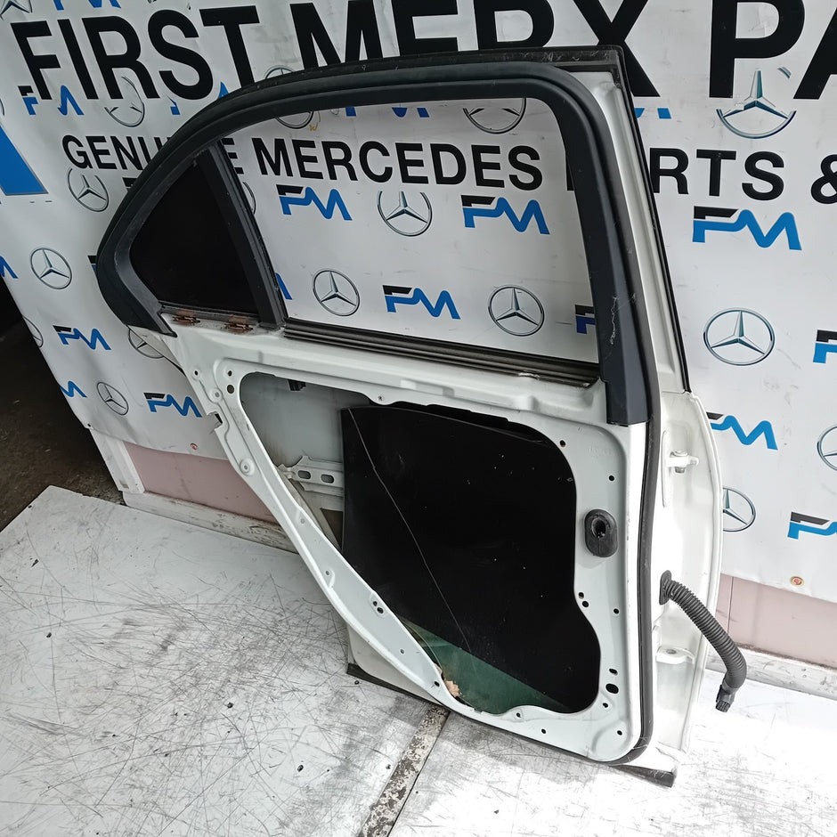 MERCEDES C-CLASS W204 SLN PASSENGER REAR DOOR NSR WHITE 2008-14 FMD426
