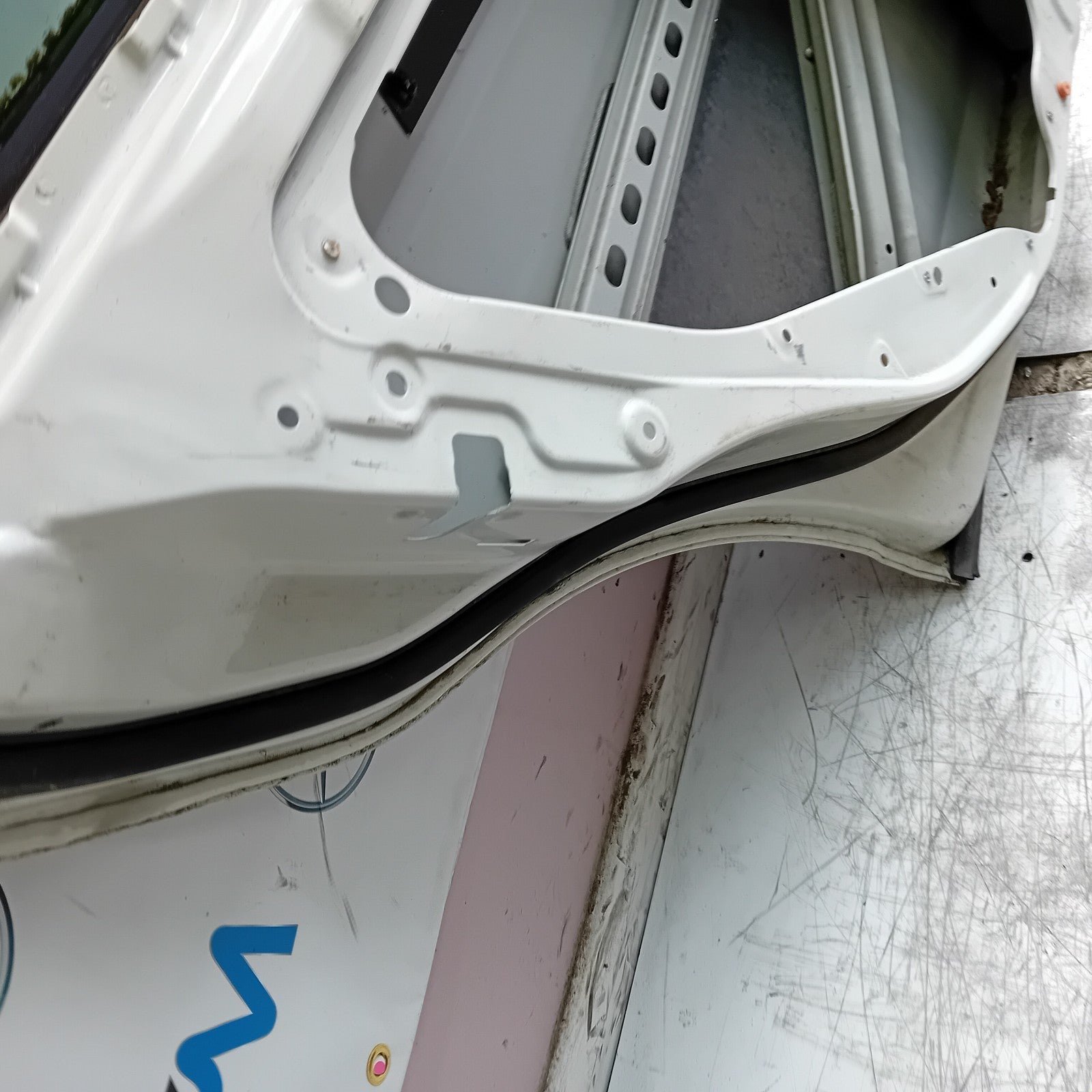 MERCEDES C-CLASS W204 SLN PASSENGER REAR DOOR NSR WHITE 2008-14 FMD422