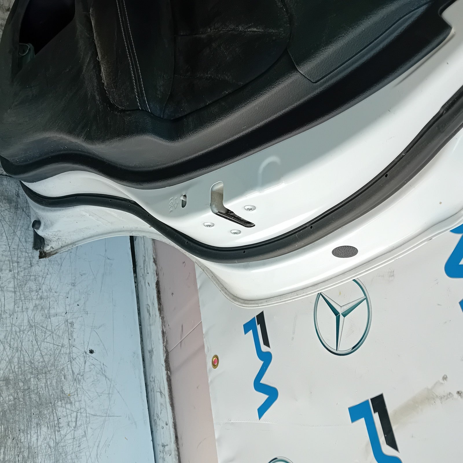 MITSUBISHI OUTLANDER MK3 DRIVER REAR DOOR OSR 2013 WHITE COMPLETE FMD493