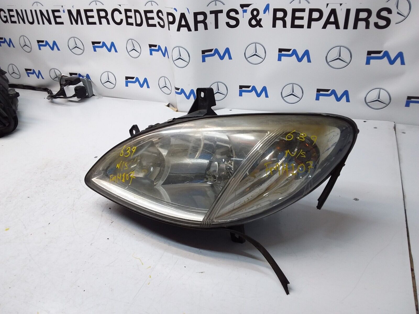 2003 MERCEDES V CLASS Viano W639 HEADLIGHT PASSENGER NS FMH107