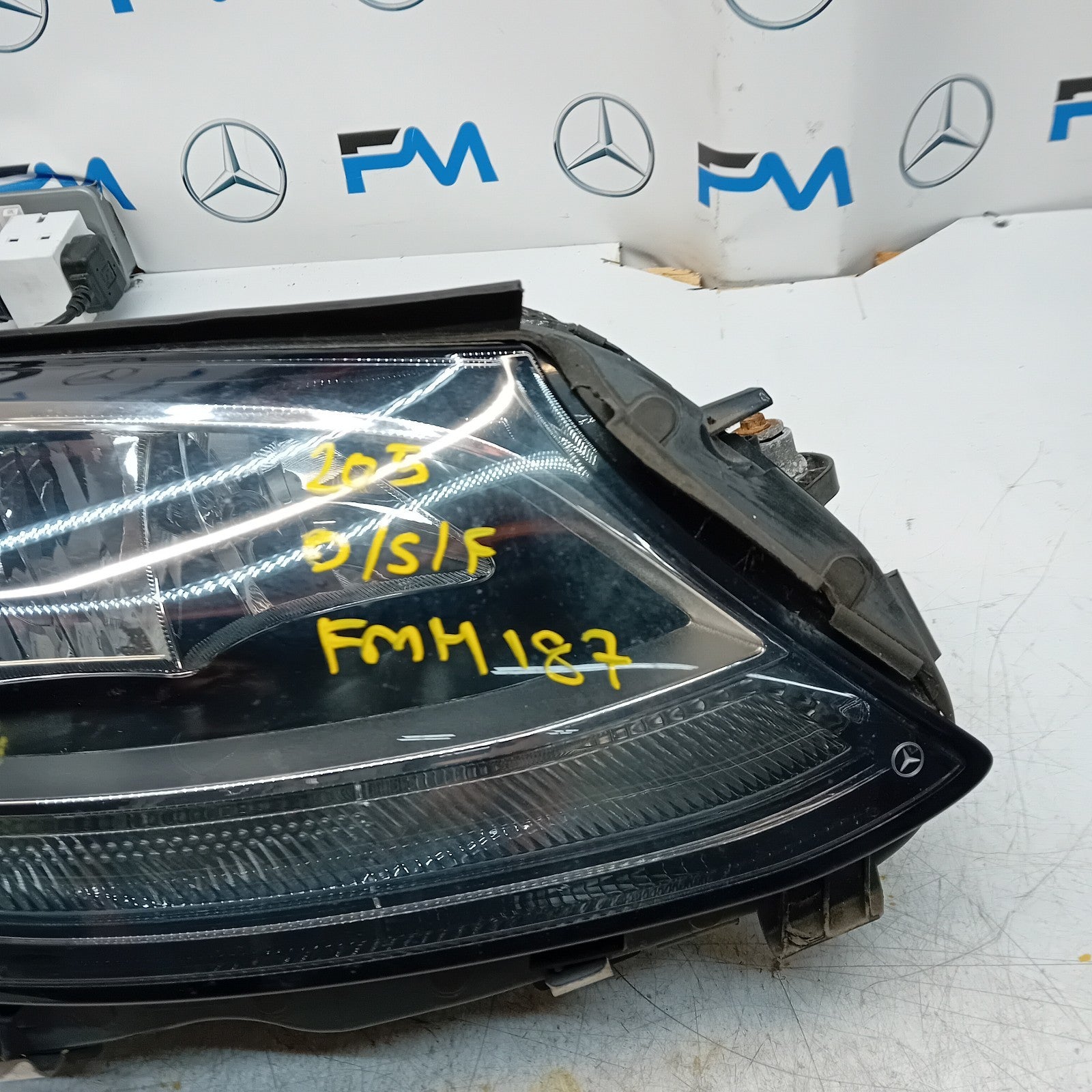 MERCEDES BENZ C-CLASS W205 DRIVER SIDE FRONT HEADLIGHT A2058200861 20l4 FMH187