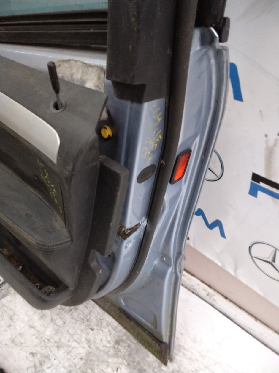 MERCEDES M-CLASS W164  DRIVER FRONT DOOR OSF  2005-2011 SILVER  FMD559
