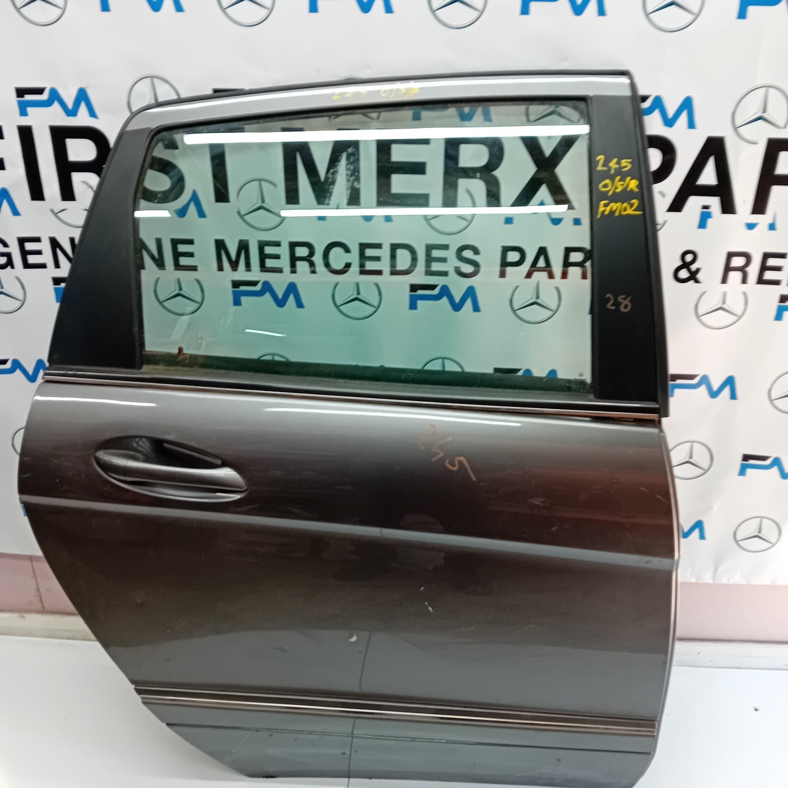 MERCEDES BENZ B-CLASS  W245  DRIVER SIDE REAR DOOR ( OFF SIDE REAR ) FM02