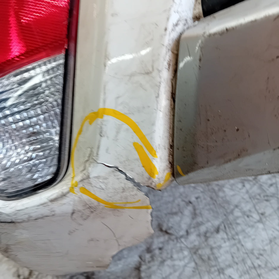 MITSUBISHI OUTLANDER MK3 REAR BUMPER WHITE 2013 COMPLETE FMX110