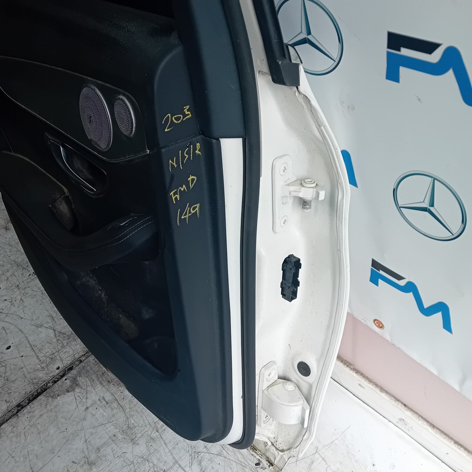 MERCEDES BENZ C-CLASS W205 PASSENGER SIDE REAR DOOR N/S/R WHITE  COMPLETE FMD149